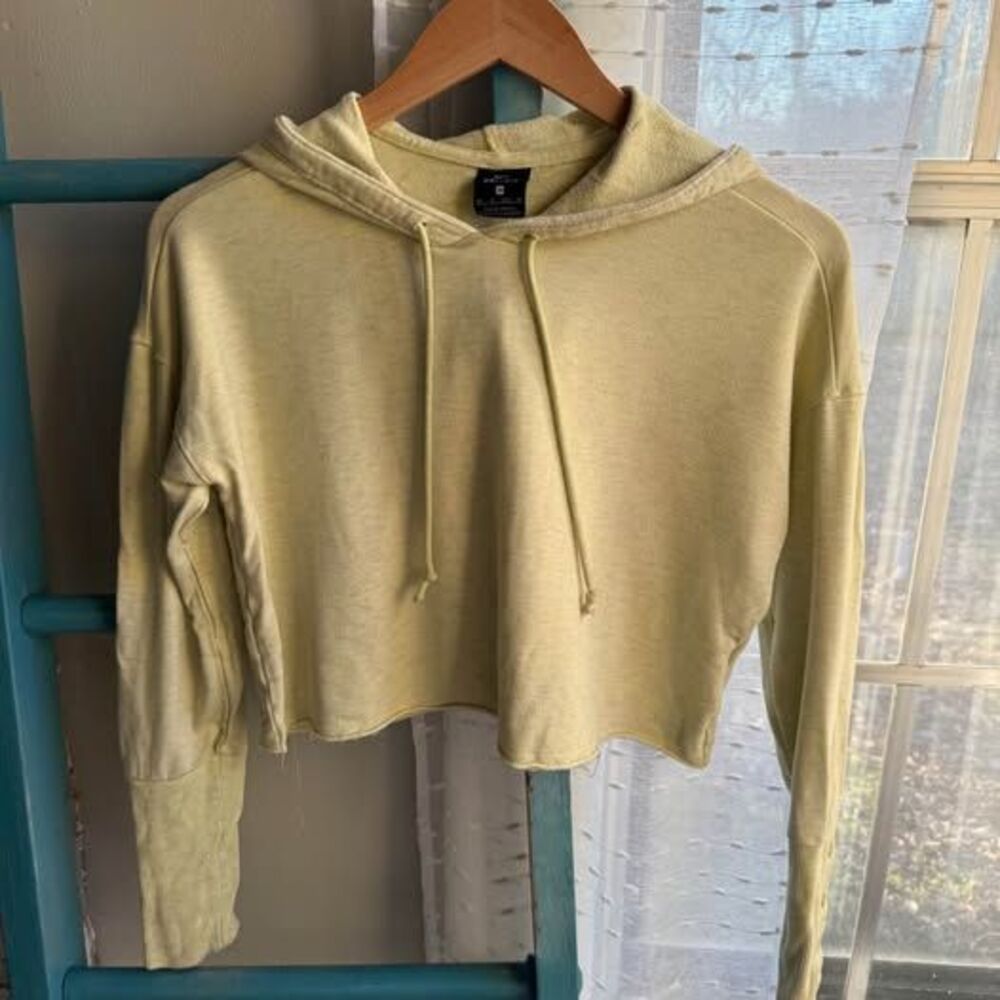 Nike cropped hoodie size XS button sleeve detail bright yellow athleisure run